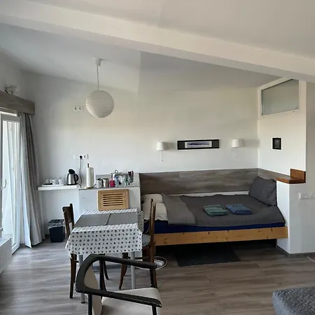 Studio Apartmanok * バラトンフレド