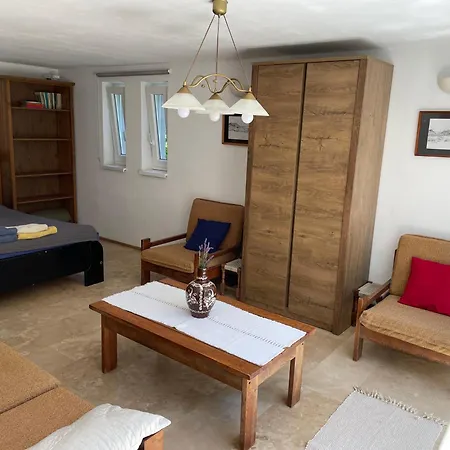 Studio Apartmanok *